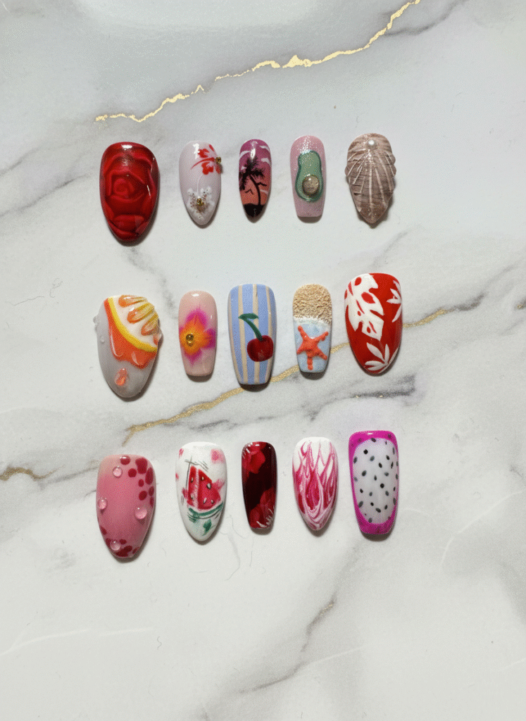 Ongles gel été – couleurs chaudes et vives – L’Éclat de Lulu Guignen

Nail art estival orange et corail – pose de gel été 2025

Manucure été flashy – design audacieux – Prothésiste ongulaire Guignen

Ongles gel été – nail art paillettes et couleurs solaires

Création estivale rouge et rose – manucure lumineuse – L’Éclat de Lulu

Capsules gel été – nail art dynamique et coloré – Guignen 35580